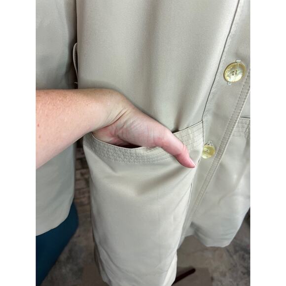 Trench coat short button off hood - Picture 3 of 9